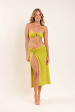 Laden Sie das Bild in den Galerie-Viewer, Model Front: Rio De Sol Strandrock Fluity-Abacateiro Long Skirt Knot
