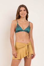 Laden Sie das Bild in den Galerie-Viewer, Model Front: Rio De Sol Strandrock Fluity-Dourado Mini Skirt
