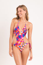 Laden Sie das Bild in den Galerie-Viewer, Model Front: Rio De Sol Badeanzug Funny Trikini-Comfy
