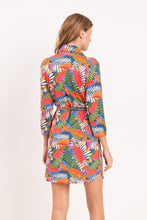 Laden Sie das Bild in den Galerie-Viewer, Model Back: Rio De Sol Strandkleid Jungle Chemise
