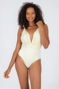 Model Front: Rio De Sol Badeanzug Off-White Marina