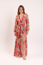 Laden Sie das Bild in den Galerie-Viewer, Model Front: Rio De Sol Strandkleid Sea-Bloom Long Dress Verona
