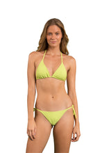 Laden Sie das Bild in den Galerie-Viewer, Model Front: Rio De Sol Set Set Bora-Citrus Tri-Inv Lacinho
