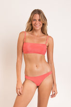 Laden Sie das Bild in den Galerie-Viewer, Model Front: Rio De Sol Set Set Malibu-Nina Bandeau-Reto Essential

