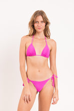 Laden Sie das Bild in den Galerie-Viewer, Model Front: Rio De Sol Set Set Malibu-Rosa Tri-Inv Cheeky-Tie
