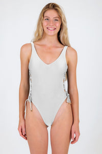 Model Front: Rio De Sol Badeanzug Shimmer-White Zoe