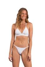 Laden Sie das Bild in den Galerie-Viewer, Model Front: Rio De Sol Oberteil Top Bora-White Tri-Cos
