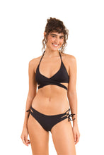 Laden Sie das Bild in den Galerie-Viewer, Model Front: Rio De Sol Oberteil Top Dots-Black Kate

