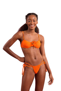 Model Front: Rio De Sol Oberteil Top Dots-Orange Balconet-Tie