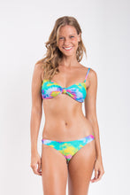 Laden Sie das Bild in den Galerie-Viewer, Model Front: Rio De Sol Oberteil Top Fusion Bandeau-Joy

