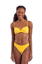 Laden Sie das Bild in den Galerie-Viewer, Model Front: Rio De Sol Oberteil Top Malibu-Yellow Balconet
