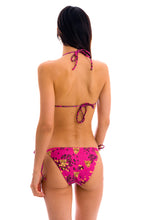 Laden Sie das Bild in den Galerie-Viewer, Model Back: Rio De Sol Oberteil Top Roar-Pink Tri-Inv
