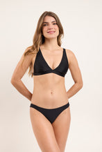 Laden Sie das Bild in den Galerie-Viewer, Model Front: Rio De Sol Oberteil Top Touch-Black Alba
