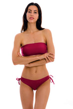 Laden Sie das Bild in den Galerie-Viewer, Model Front: Rio De Sol Oberteil Top Uv-Desejo Bandeau-Reto
