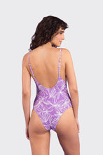 Laden Sie das Bild in den Galerie-Viewer, Model Back: Rio De Sol Badeanzug Trail-Purple Hype
