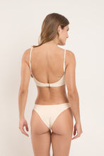 Laden Sie das Bild in den Galerie-Viewer, Top Touch-Natural Paola
