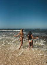 Laden Sie das Bild in den Galerie-Viewer, Image 09: Wednesday In Hawaii By Rio De Sol Unterteil Bottom Valley Isla
