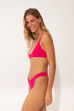 Laden Sie das Bild in den Galerie-Viewer, Image 03: Wednesday In Hawaii By Rio De Sol Set Set Guava Hana Sunset
