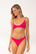 Laden Sie das Bild in den Galerie-Viewer, Image 06: Wednesday In Hawaii By Rio De Sol Set Set Guava Hana Sunset
