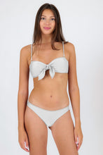 Laden Sie das Bild in den Galerie-Viewer, Top Shimmer-White Bandeau-Knot
